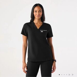 Catarina One-Pocket Scrub Top